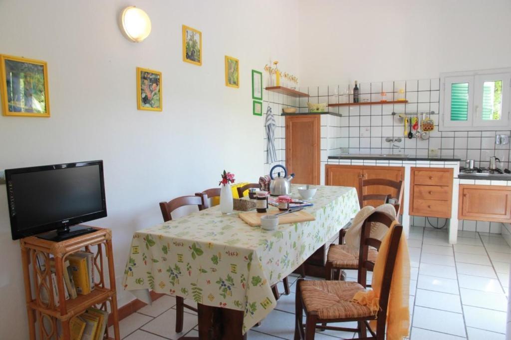 Azienda Agricola Sapereta Porto Azzurro Exteriör bild